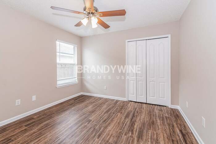 Building Photo - 11921 Dover Village Dr W