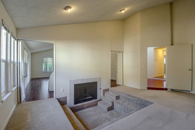 Building Photo - Single Family Home in the Heart of Santa Clara