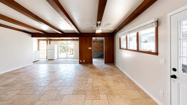 Building Photo - JACUZZI!! MASSIVE 5 BED 3 BATH HOME ON 63rd