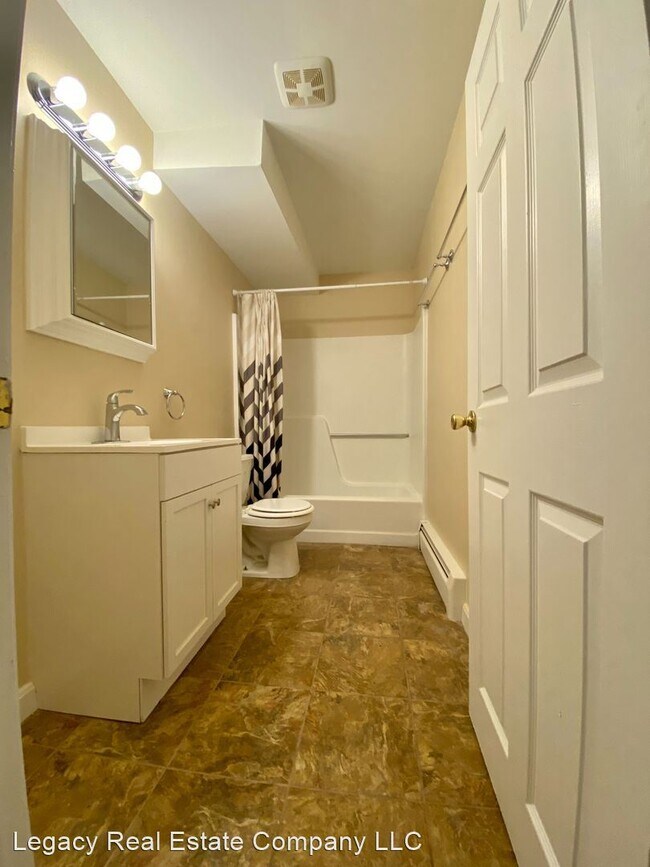 Building Photo - 2 br, 1 bath House - 380 Sunset #10