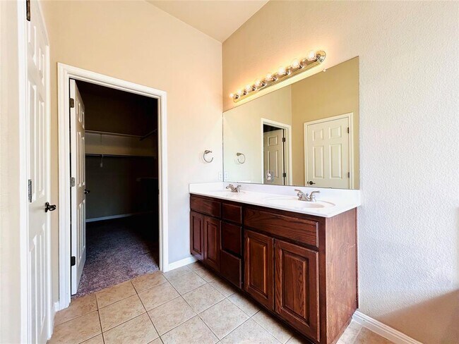 Building Photo - 2501 Farleigh Ln