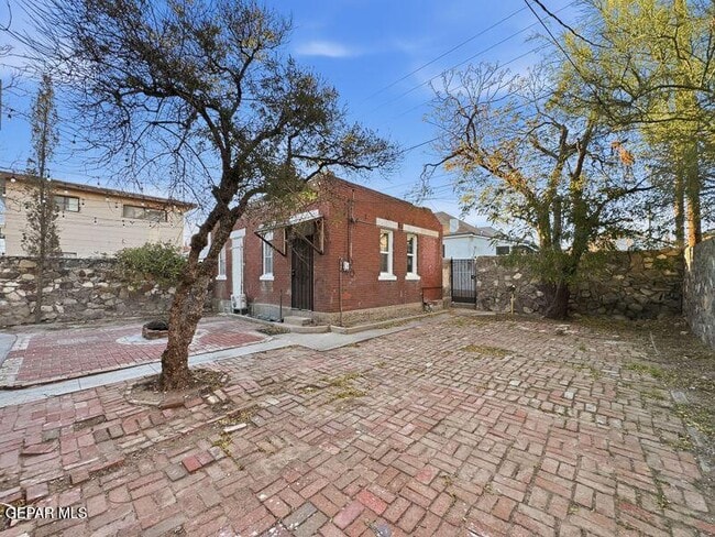 Building Photo - 1305 E Rio Grande Ave