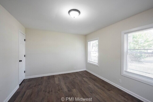Building Photo - 514 N Chester Ave