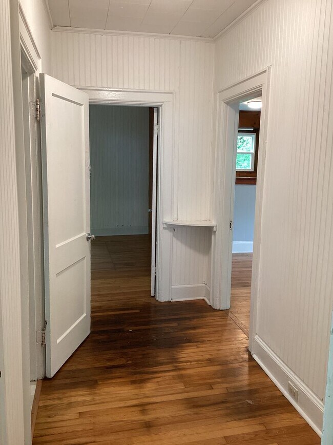 Building Photo - Nice Two Bedroom Two Bath Home