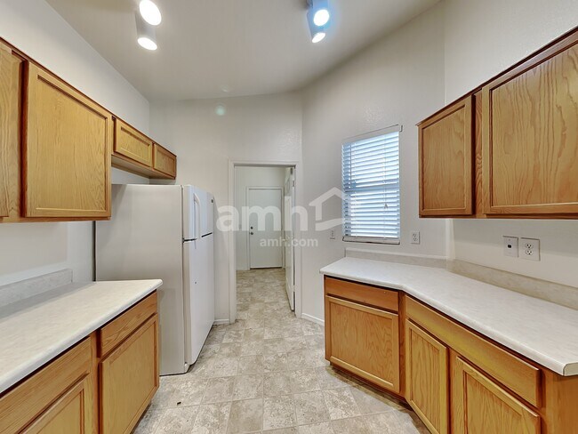 Building Photo - 960 S Banning St