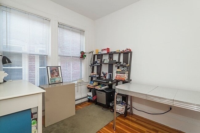 Building Photo - 140 Columbia St