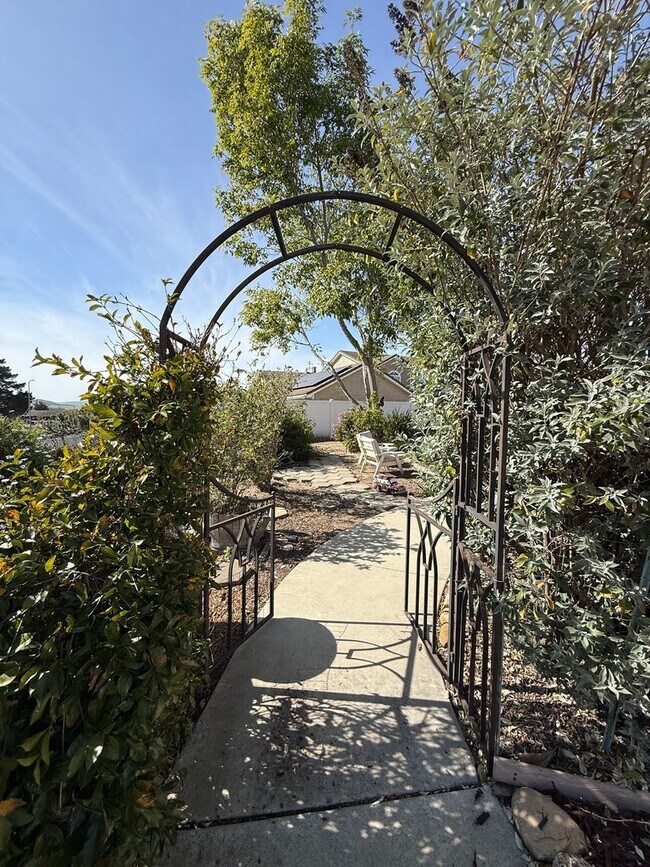 Building Photo - Beautiful Orcutt Custom Home in Solomon Estates on Approx One Acre