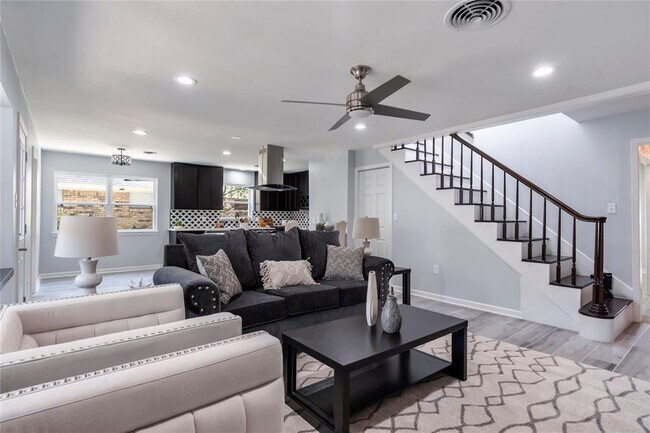 Building Photo - 1747 Maux Dr