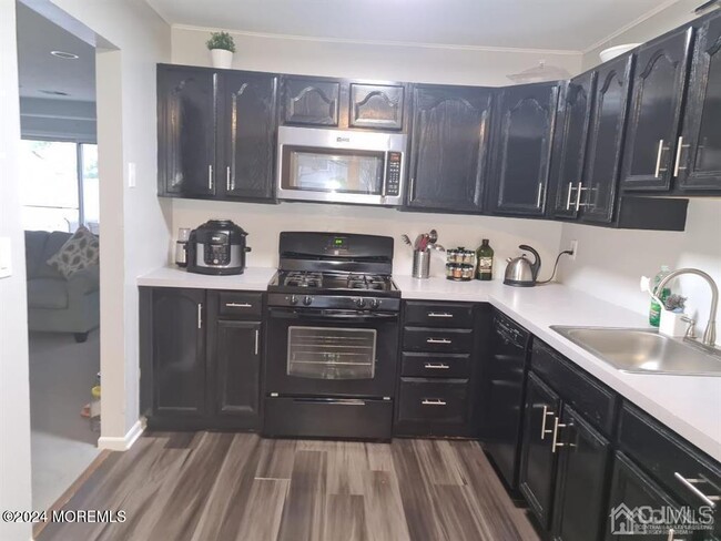 Building Photo - 36 Upperbrook Ct