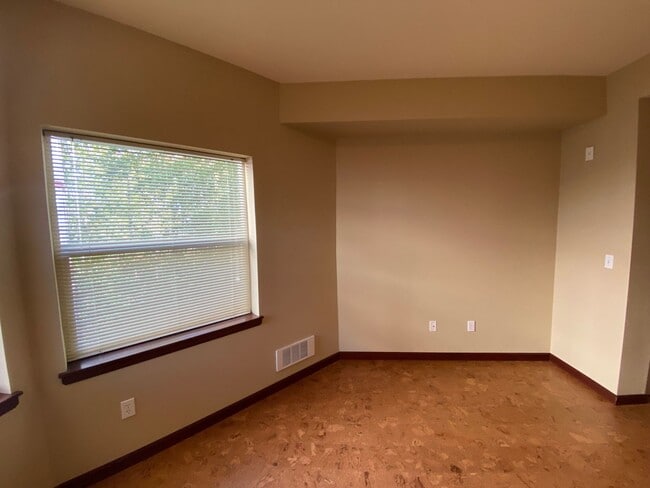 Building Photo - 259 W Bakerview Rd