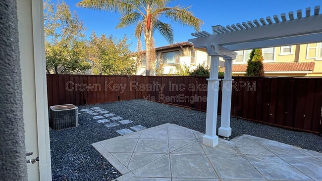 Building Photo - 724 Shelli St