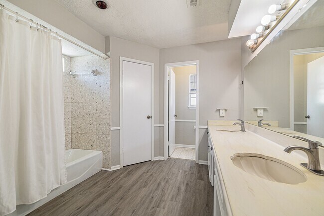Building Photo - 15815 Ripplewind Ln
