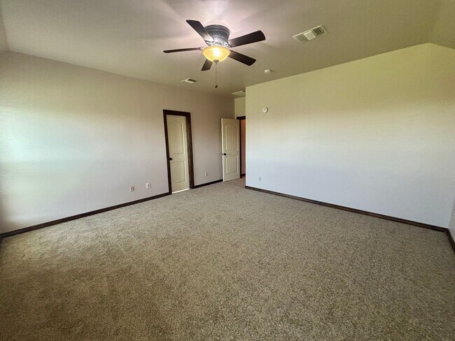 Building Photo - Wonderful 3 Bed 2 Bath Home in Yukon