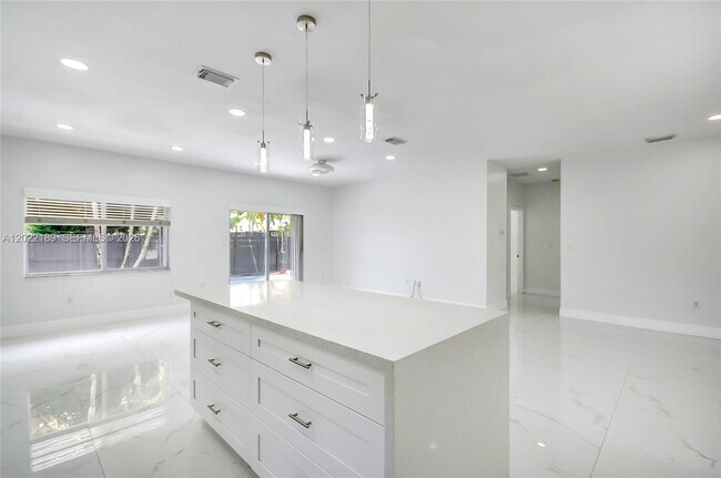 Building Photo - 15548 SW 19th Ln
