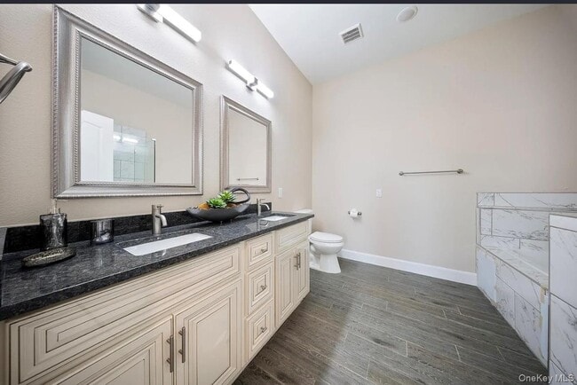 Building Photo - 1113 5th Ave