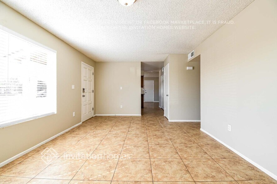 Building Photo - 514 E Westchester Dr