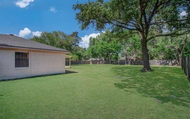 Building Photo - 624 Willow Ln