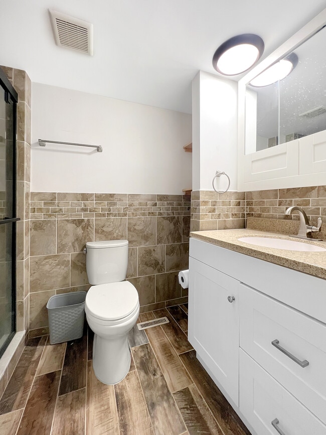 Building Photo - 10702 Keating Ave