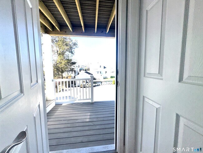 Building Photo - 105 Churchill St