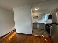 Building Photo - 2 Bedroom 1.5 Bath  house available now!