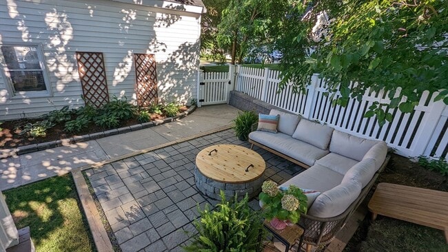 Building Photo - 76 Milk St