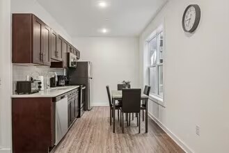 Building Photo - 1522-1532 W Girard Ave