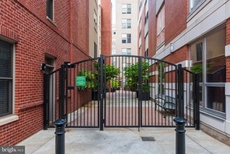 Building Photo - 133 N Bread St