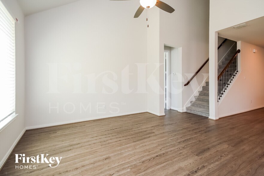 Building Photo - 24323 Huntcliff Dr