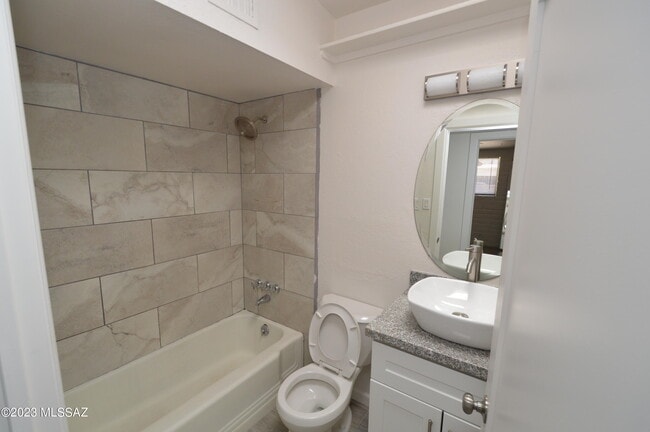 Building Photo - 7118 E Elbow Bay Dr