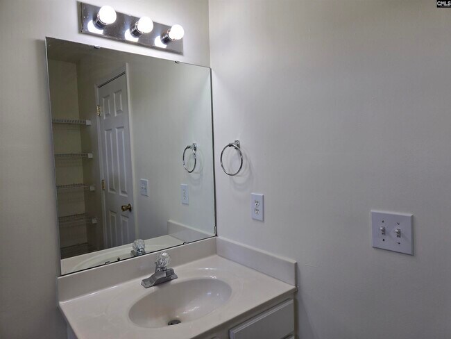 Building Photo - 132 Fox Grove Cir