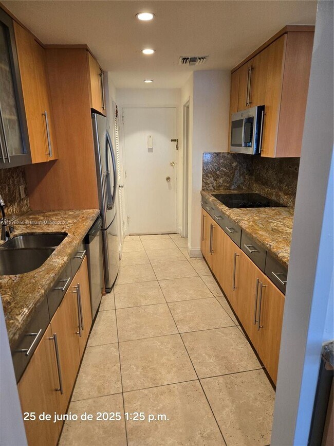 Building Photo - 5255 Collins Ave