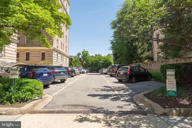 Building Photo - 2122 California St NW