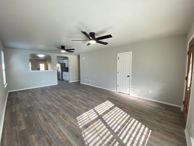 Building Photo - Beautiful Home in Redbird Ranch