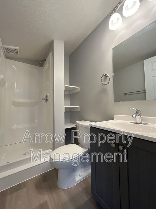 Building Photo - 877 N 26