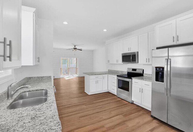 Building Photo - 455 Belvedere Dr