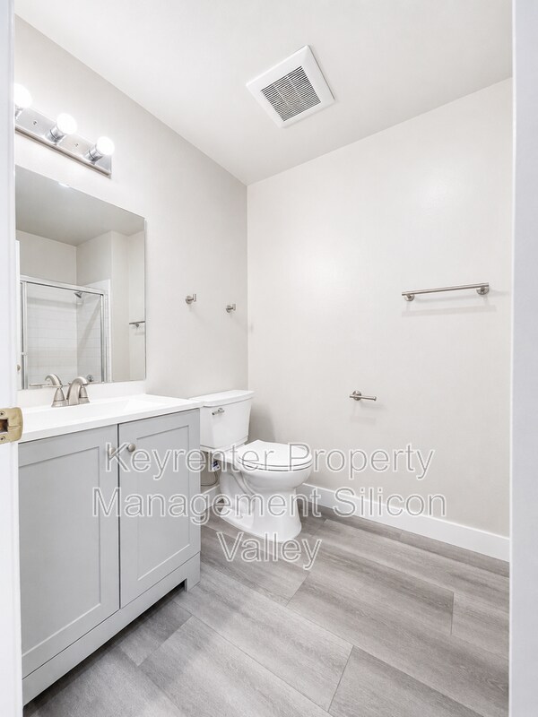 Building Photo - 1104 Delna Manor Ln