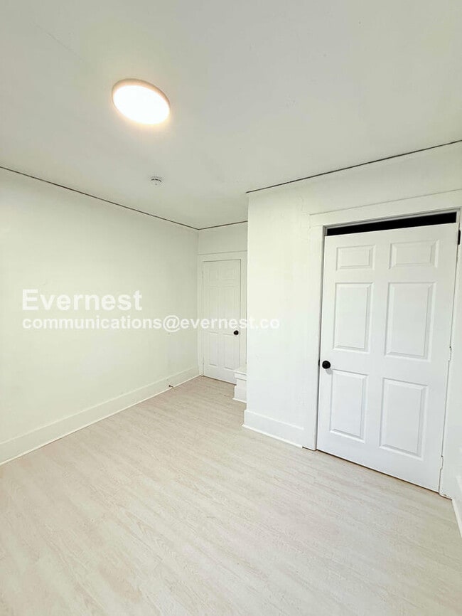 Building Photo - 8939 Dexter Ave