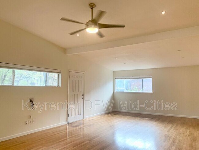 Building Photo - 501 Nottingham Dr