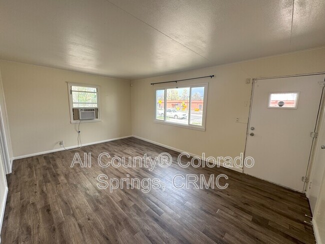 Building Photo - 607 Brookshire Ave