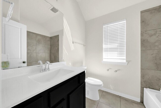 Building Photo - 18788 Laurel Hills Dr