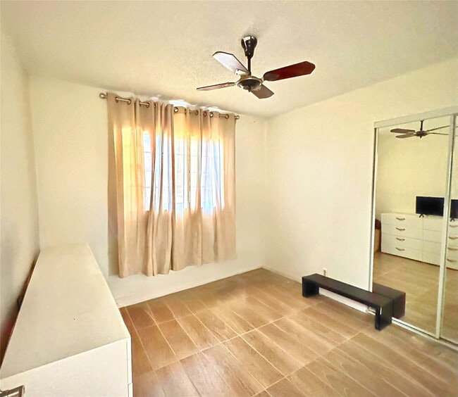 Building Photo - 704 NW 3rd Ave