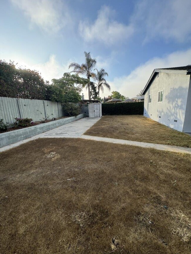 Building Photo - 555 Fig Ave