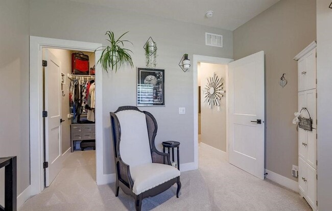 Building Photo - Row Home Available In Omaha