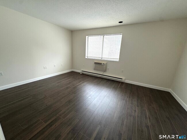 Building Photo - 39 Horton Hill Rd