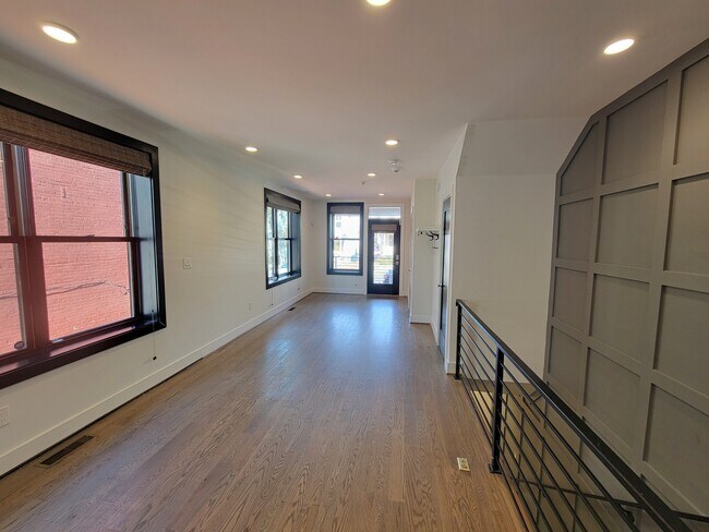 Building Photo - 724 Taylor St NW