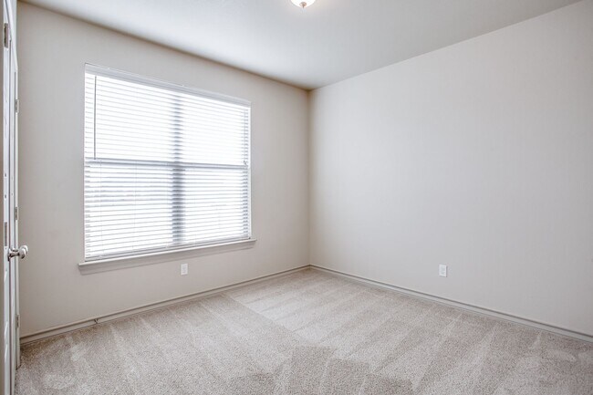 Building Photo - Wonderful Home in Cambridge Way!! SPEC!!