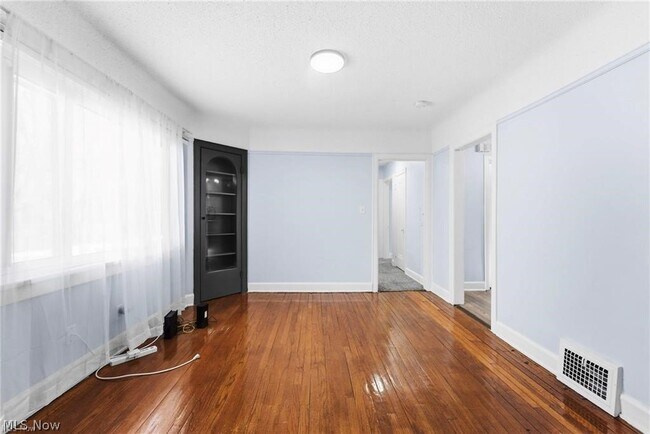 Building Photo - 876 Eloise Dr