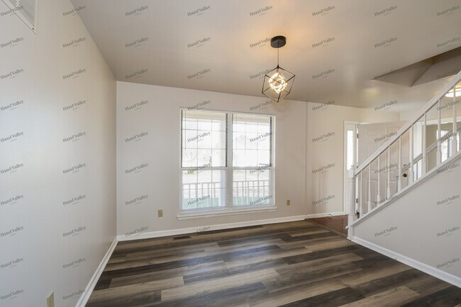 Building Photo - 3049 Willow Creek Estates Dr