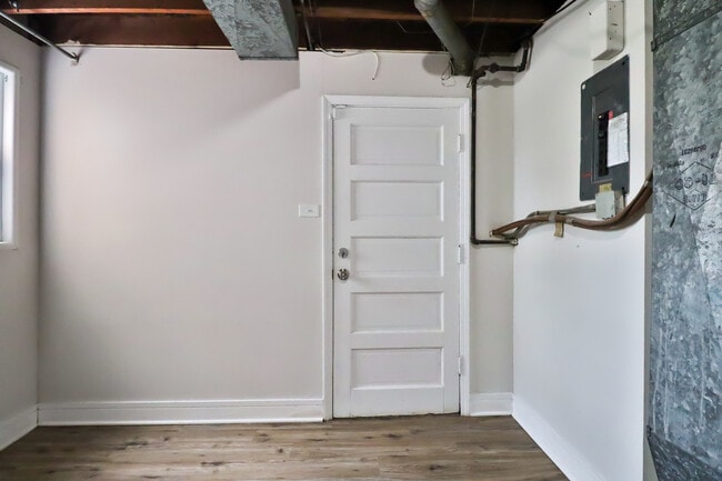 Building Photo - 16039 Marian Dr