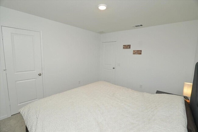 Building Photo - 14463 Cedar Ledge Ln